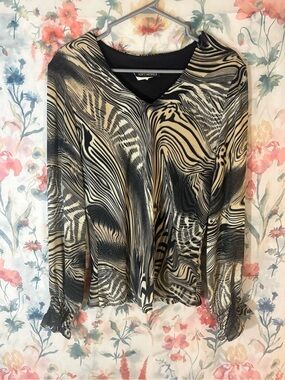Vintage Women's Black & Cream V-Neck Print Top